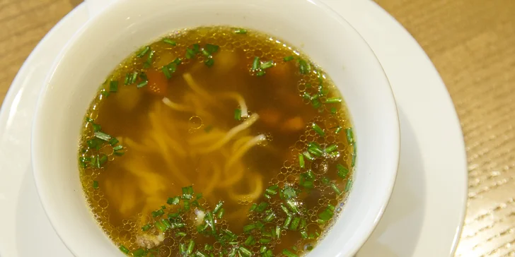 Gastronomický zážitek kousek od Brna: čtyřchodové menu s kuřecím prsem supreme nebo hovězím burgerem