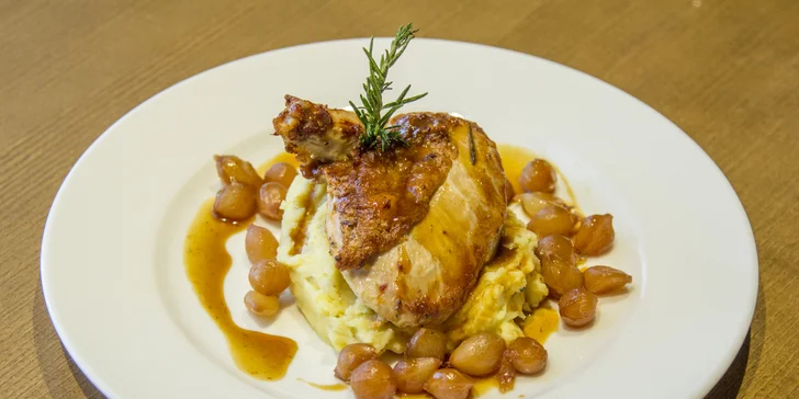 Gastronomický zážitek kousek od Brna: čtyřchodové menu s kuřecím prsem supreme nebo hovězím burgerem