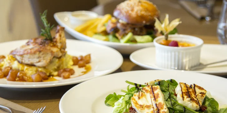 Gastronomický zážitek kousek od Brna: čtyřchodové menu s kuřecím prsem supreme nebo hovězím burgerem