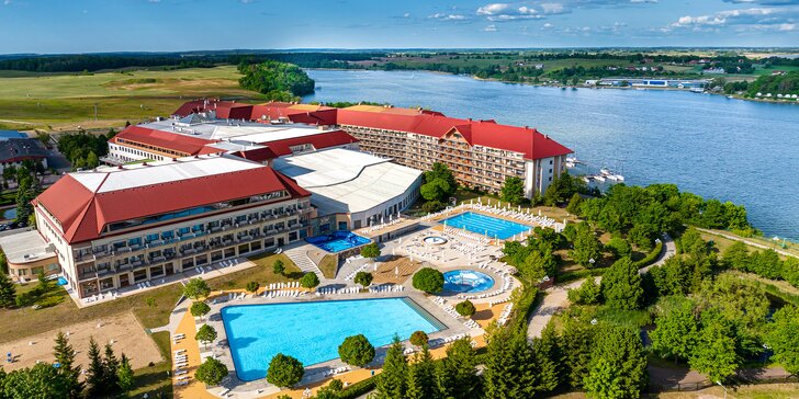 Rodinný pobyt u Mazurských jezer: hotel s aquaparkem, polopenze či plná penze a zábava pro děti