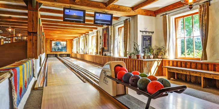 1 nebo 2 hodiny bowlingu na Ranči Kostelany: hra pro celou partu a až kilo řízků k tomu