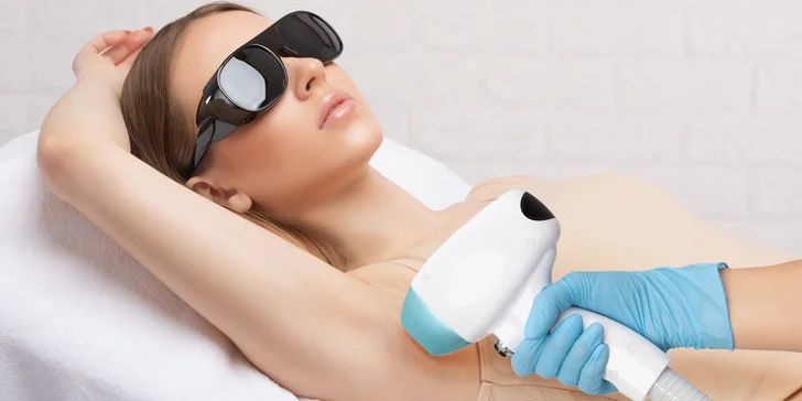Laserová epilace dle výběru: předloktí, celé nohy, bikiny i balíčky