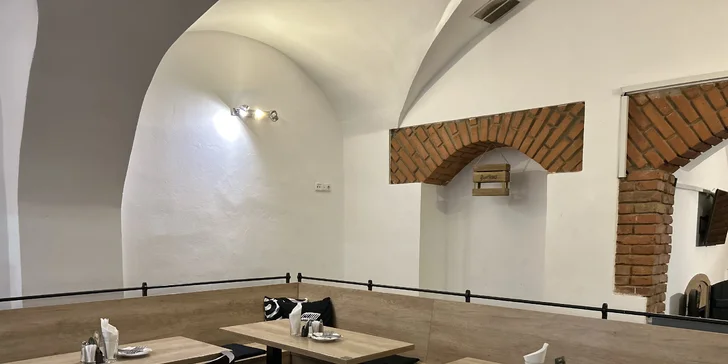 500 g tataráku z roštěnce a k němu topinek, kolik sníte