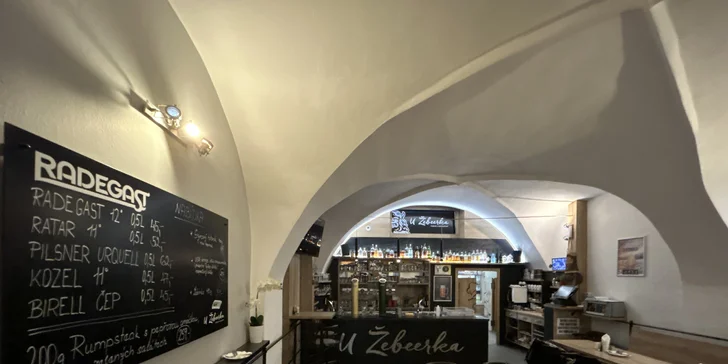 500 g tataráku z roštěnce a k němu topinek, kolik sníte