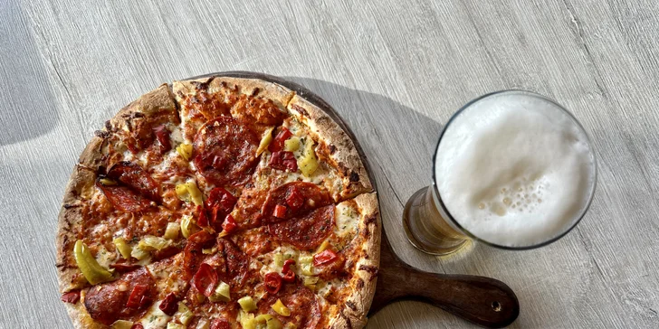 30cm pizza dle výběru a sklenka prosecca nebo čepovaný Kozel pro jednu až dvě osoby