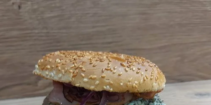 Bowling a k tomu řízečky či stripsy, pizzy nebo burger menu v Jaroměři