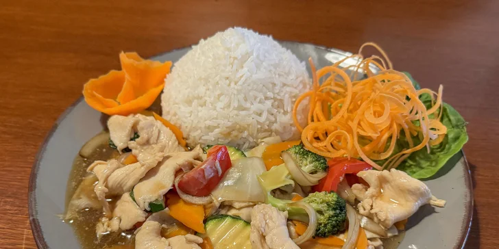 Menu z asijských specialit pro 1 nebo 2 osoby: Dim Sum knedlíčky, Pho, Tom Yum a další