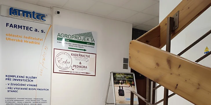 Mokrá pedikúra pro muže i ženy i masáž plosek a lakování nehtů