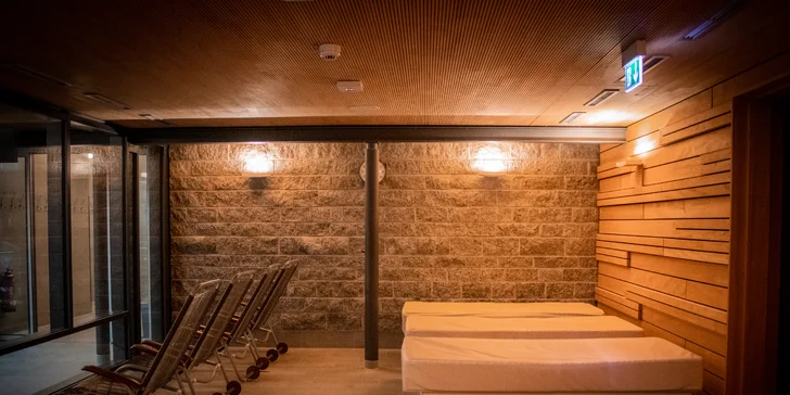 Relax pro 2 osoby: vstup do vodního a wellness světa, poukaz do restaurace i masáž