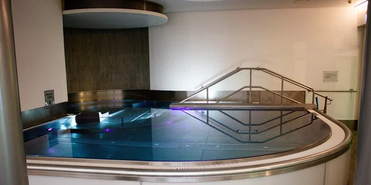 Relax pro 2 osoby: vstup do vodního a wellness světa, poukaz do restaurace i masáž