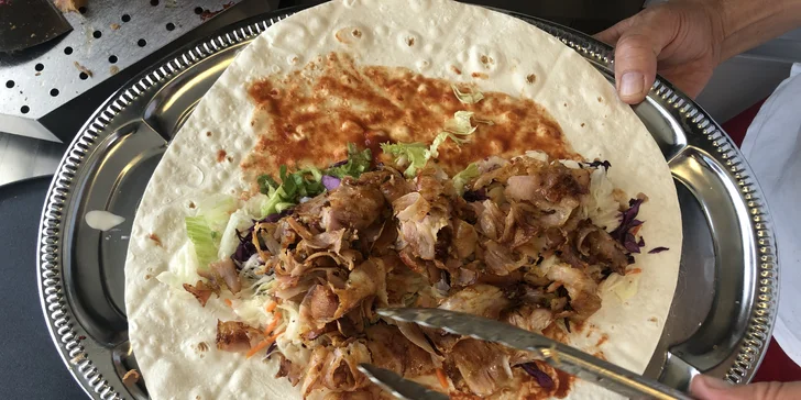 Pravý turecký kebap a köfte i s baklavou či nápojem z rodinného podniku přímo u Divoké Šárky