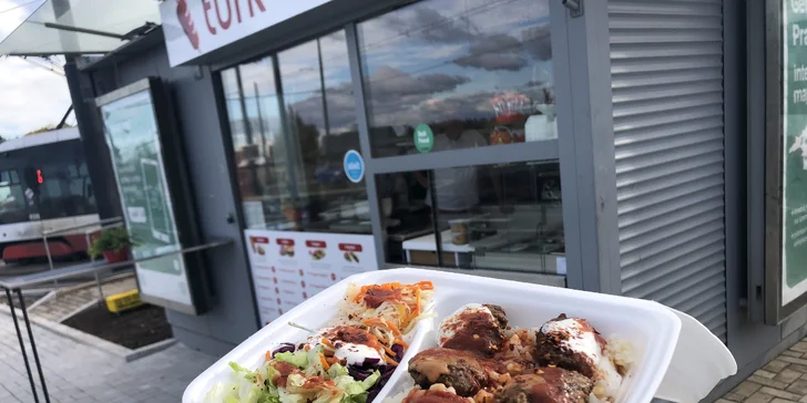 Pravý turecký kebap a köfte i s baklavou či nápojem z rodinného podniku přímo u Divoké Šárky