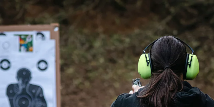 Střelecký balíček do Fortové pevnosti: 2–5 zbraní s až 50 náboji, Beretta i Scorpion či BREN