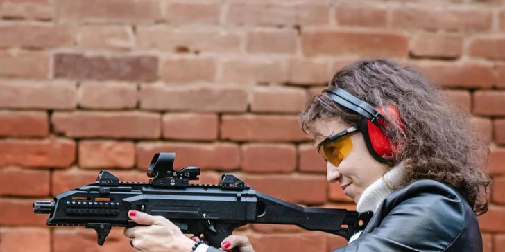 Střelecký balíček do Fortové pevnosti: 2–5 zbraní s až 50 náboji, Beretta i Scorpion či BREN