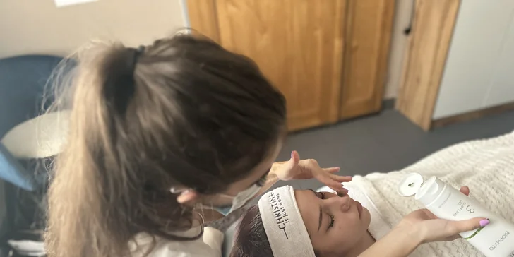 Diagnostika pleti či kosmetické ošetření: peeling, maska i masáž obličeje
