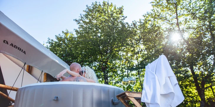 Dovolená v luxusním glampingu v srdci Štiavnických vrchů až pro 6 osob vč. snídaně