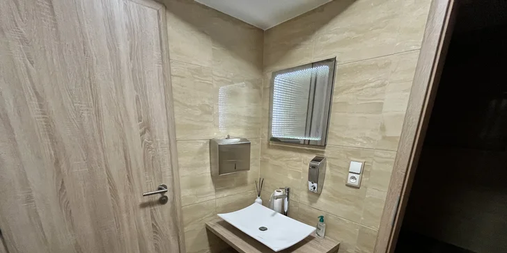 Maderoterapie či lymfodrenáž v salonu na Malé Straně: 60 až 120 minut relaxu