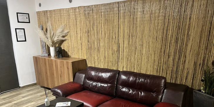 Maderoterapie či lymfodrenáž v salonu na Malé Straně: 60 až 120 minut relaxu