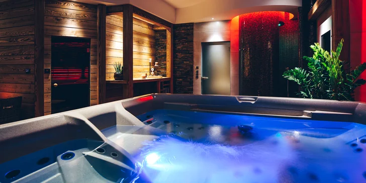 Vstup do veřejného či privátního wellness až pro 4 osoby: vířivka, sauna i prosecco