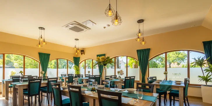 Ubytování v zámečku Boncz se snídaní i vstupem do termálů Podhájska