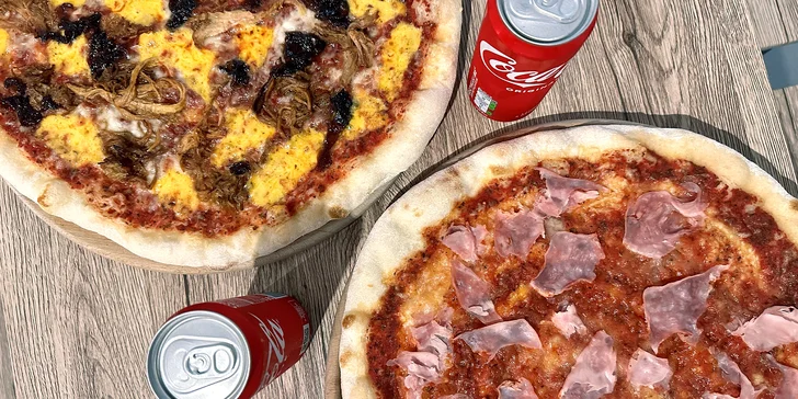 Pizza podle výběru ze 14 druhů a Coca-Cola pro 2 osoby
