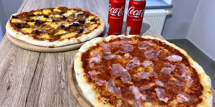 Pizza podle výběru ze 14 druhů a Coca-Cola pro 2 osoby