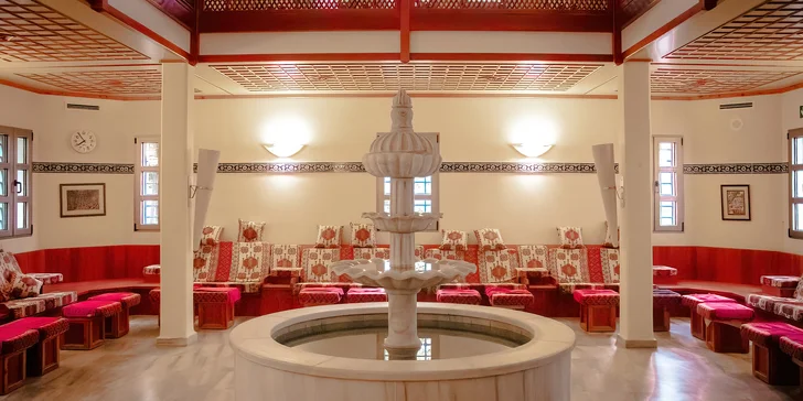 Relax pro 2 osoby: vstup do vodního a wellness světa, poukaz do restaurace i masáž