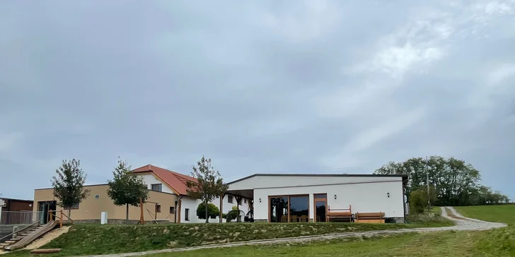 Dovolená v přírodě jižní Moravy: snídaně, možnost privátního wellness a velký areál pro děti s minizoo