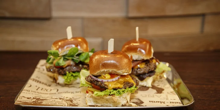 Nejoblíbenější burgery z Bouda Burgers: 3 miniburgery s hovězím i trhaným vepřovým masem