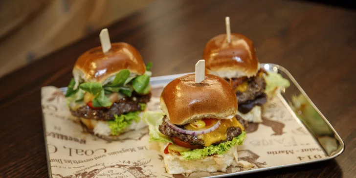 Nejoblíbenější burgery z Bouda Burgers: 3 miniburgery s hovězím i trhaným vepřovým masem