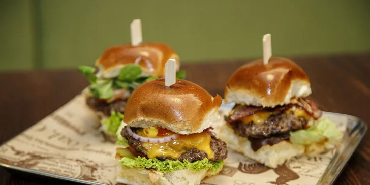 Nejoblíbenější burgery z Bouda Burgers: 3 miniburgery s hovězím i trhaným vepřovým masem