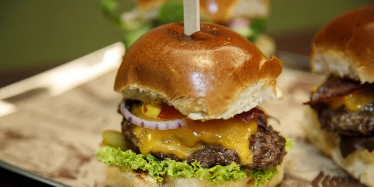 Nejoblíbenější burgery z Bouda Burgers: 3 miniburgery s hovězím i trhaným vepřovým masem