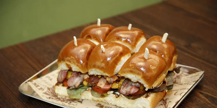 Nejoblíbenější burgery z Bouda Burgers: 3 miniburgery s hovězím i trhaným vepřovým masem
