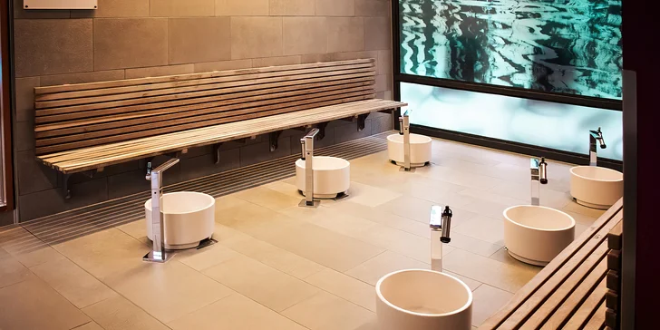 Relax pro 2 osoby: vstup do vodního a wellness světa, poukaz do restaurace i masáž
