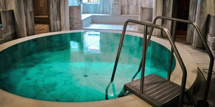 2-3 h ve vodním a wellness světě Sibyllenbad, masáž se zábalem a večeře nebo i oběd