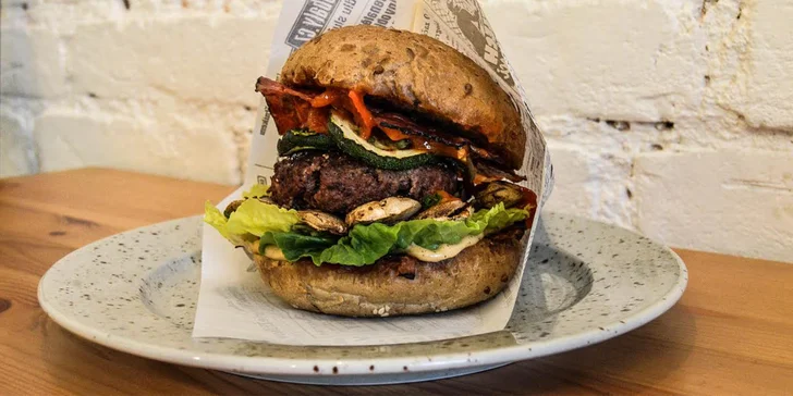 Hovězí či veganský burger dle výběru z 6 druhů, limonáda i opečené brambory pro 1-2 osoby