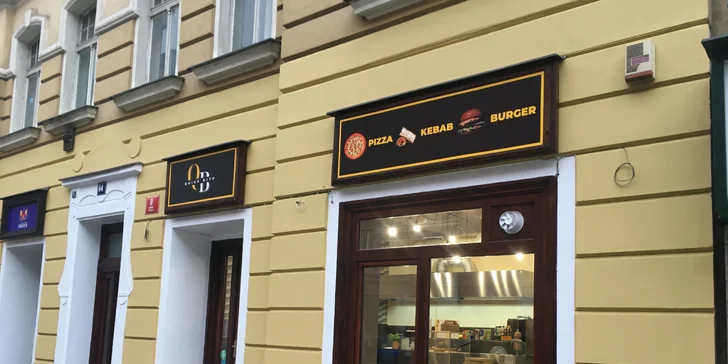 Jedna či dvě velké pizzy o průměru 40 cm: hawai, prosciutto, diavola i quattro formaggi