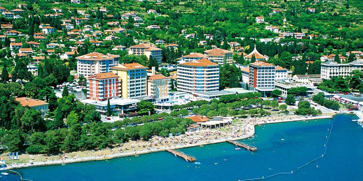 4* dovolená v Portoroži: hotel se soukromou pláží, snídaní či polopenzí a bazény, 2 děti zdarma