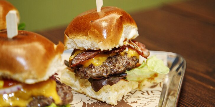 Nejoblíbenější burgery z Bouda Burgers: 3 miniburgery s hovězím i trhaným vepřovým masem