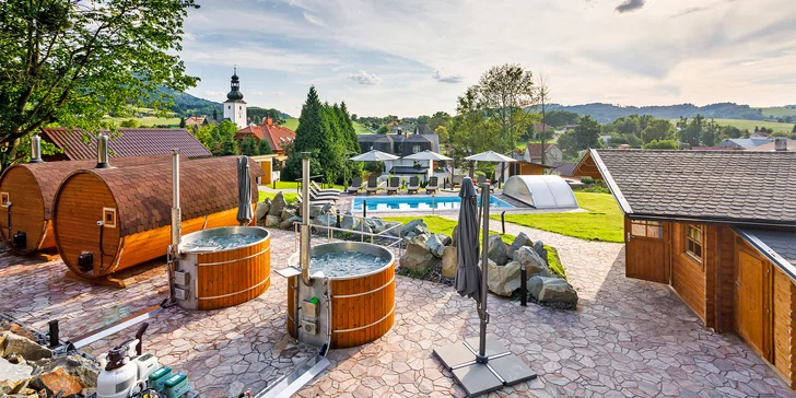 Ve všední dny za relaxací: 2 hodiny ve venkovním wellness i 3chodové menu pro 2 osoby
