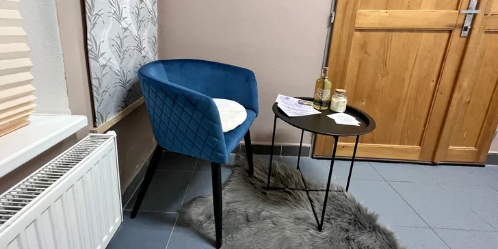 40 min. relaxu: masáž zad lávovými kameny nebo baňkování