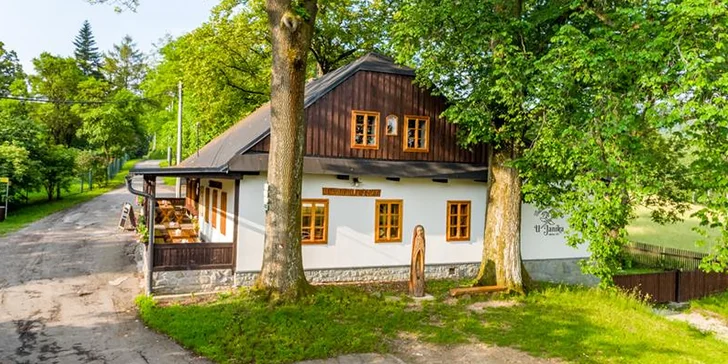 Valašská bašta pro 2 osoby: kyselice, koleno na pivu a borůvkový knedlík