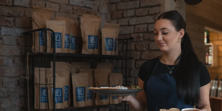 Menu s kávou, limonádou i domácí praženou výběrovou kávou pro jednu či dvě osoby