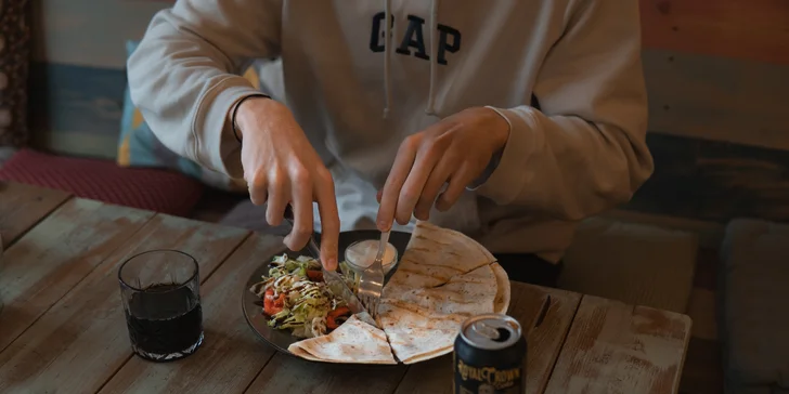 Menu s kávou, limonádou i domácí praženou výběrovou kávou pro jednu či dvě osoby