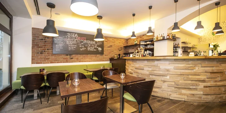Burgerové menu s hranolky, salátem, dezertem a aperitivem pro 2 osoby
