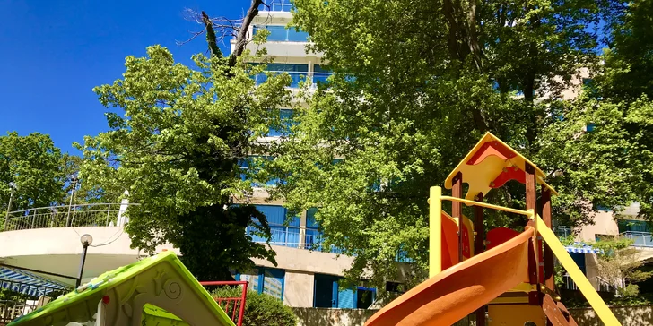 All inclusive dovolená v Bulharsku: apartmány pro páry i rodiny, bazén, animace i děti zdarma