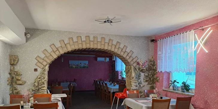 Masové i sýrové prkno a 1 hod. bowlingu až pro 6 osob: žebírka, řízky i smažené sýry