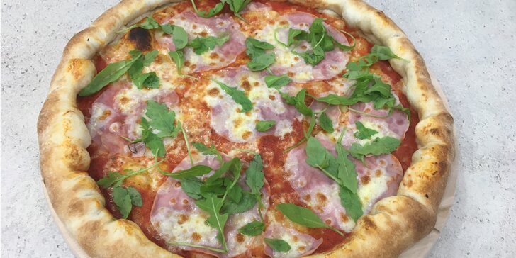 Jedna či dvě velké pizzy o průměru 40 cm: hawai, prosciutto, diavola i quattro formaggi