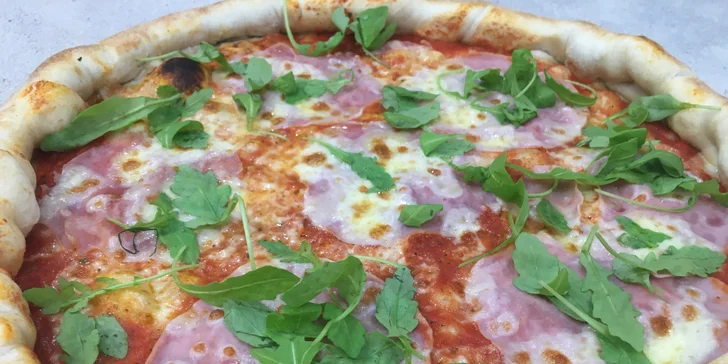 Jedna či dvě velké pizzy o průměru 40 cm: hawai, prosciutto, diavola i quattro formaggi