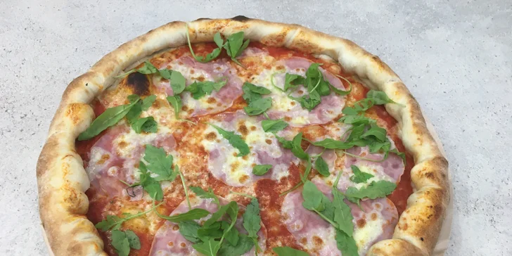 Jedna či dvě velké pizzy o průměru 40 cm: hawai, prosciutto, diavola i quattro formaggi